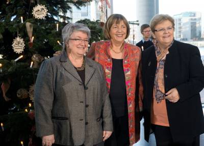 02.12.2016 - Weihnachtsbaum der Lebenshilfe schmckt den Bundestag - Foto: Hans D. Beyer