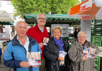 15.09.2017 - CDU-Wahlkampf auf dem Weilimdorfer Wochenmarkt  - Foto : Helmut Heisig